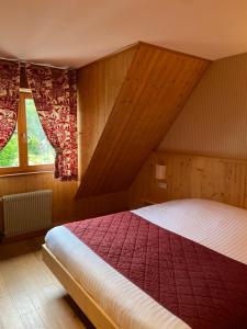 Postel nebo postele na pokoji v ubytování LE CLOS DES SOURCES Hôtel & Spa