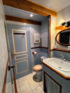 O baie la Appartement 4 pers plein centre ville, wifi, balcon