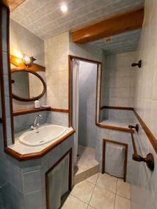 a bathroom with a sink and a mirror at Appartement 4 pers plein centre ville, wifi, balcon in Laragne