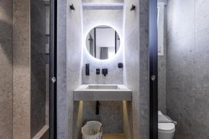 Koupelna v ubytování Kentro Luxury Suites