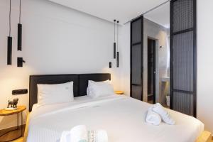 Postel nebo postele na pokoji v ubytování Kentro Luxury Suites