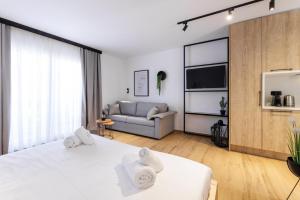 Postel nebo postele na pokoji v ubytování Kentro Luxury Suites