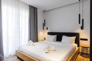 Postel nebo postele na pokoji v ubytování Kentro Luxury Suites