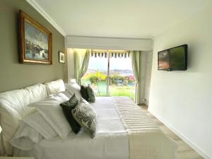 TV a/nebo společenská místnost v ubytování Eden Barmassa + 2 fotografie