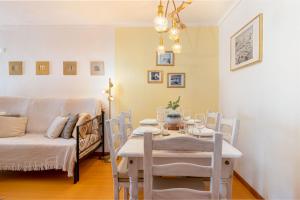 a dining room with a table and a bed at Downtown & Beach in Albufeira