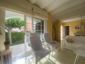 A seating area at R17 Casa MERCÉ RODOREDA