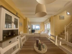 A seating area at R17 Casa MERCÉ RODOREDA