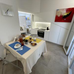 Η κουζίνα ή μικρή κουζίνα στο Ellenove holiday house