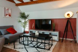 Telewizja i/lub zestaw kina domowego w obiekcie La Villetta SPA -logement atypique