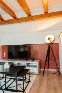 Telewizja i/lub zestaw kina domowego w obiekcie La Villetta SPA -logement atypique