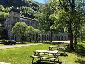 a row of picnic tables in front of a building at Rjukan Gjestehus in Rjukan