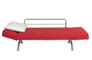 ein rotes Etagenbett mit einer roten Matratze in der Unterkunft The Other Serenissima (With A/C) in Venedig