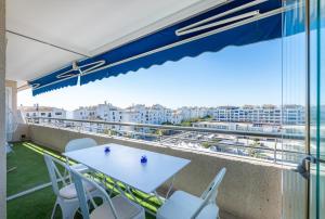 Balkón alebo terasa v ubytovaní Apartment in Puerto Banus with pool views and parking
