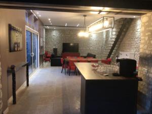 Gallery image of Magnifique villa avec piscine chauffée et jacuzzi in Anché