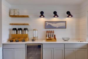 A kitchen or kitchenette at The ShoreHouse