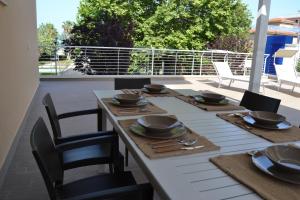 A balcony or terrace at Il Terrazzo 40 metri dal mare