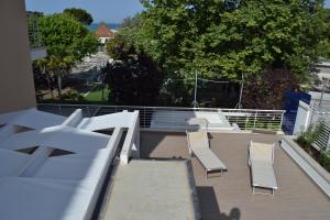 A balcony or terrace at Il Terrazzo 40 metri dal mare