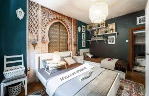 Postel nebo postele na pokoji v ubytování Bohemian Elly room Varna