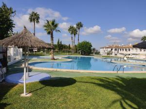 Swimmingpoolen hos eller tæt på Costa Blanca Bungalow Lago jardin frente piscina 4 personas