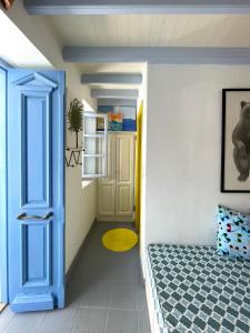 Posteľ alebo postele v izbe v ubytovaní Little Symi House + 15 fotografií
