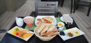 Opcions d'esmorzar disponibles a HIDE ELLA Hotel & Resort