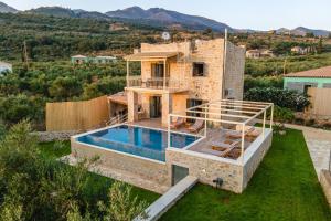 an image of a house with a swimming pool at Nora's Villa in Riglia