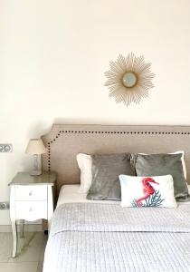Letto o letti in una camera di Hotel Normandy