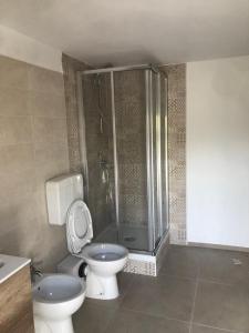 Koupelna v ubytování Trulli Ulivi + 11 fotografií