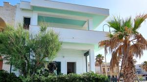 Το κτήριο όπου στεγάζεται  η παραθεριστική κατοικία +12 φωτογραφίες