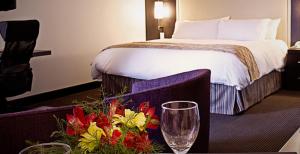 Ліжко або ліжка в номері Hotel Ruby Foo's