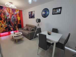 Posedenie v ubytovaní ¡Espectacular Marvel®Ático con piscina privada en primera línea de Vera-Playa!