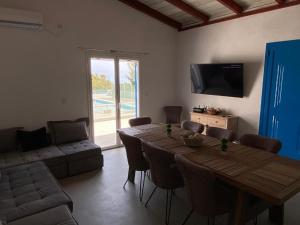a living room with a wooden table and a couch at Bianco e Azzuro in Vouliagmeni Lake