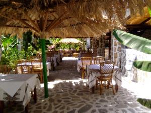 Reštaurácia alebo iné gastronomické zariadenie v ubytovaní Stone Village Hotel Apartments