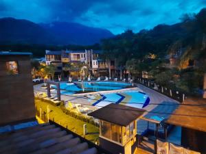 a view of a swimming pool at night at Cabaña con aire acondicionado San Jeronimo in San Jerónimo