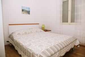 a bedroom with a bed and a window at Apartments Gabrijela in Prizba