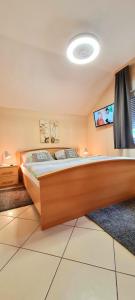 Televiisor ja/või meelelahutuskeskus majutusasutuses Villa Papuk