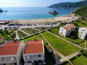 Φωτογραφία από το άλμπουμ του Seathon SeaFront Beach Villa in Kalamitsi στο Καλαμίτσι
