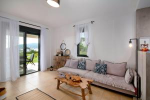 Φωτογραφία από το άλμπουμ του Seathon SeaFront Beach Villa in Kalamitsi στο Καλαμίτσι