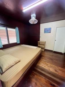 Postel nebo postele na pokoji v ubytování Sandee Bungalow