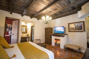 Postel nebo postele na pokoji v ubytování Hotel Boutique Hacienda Caudillos