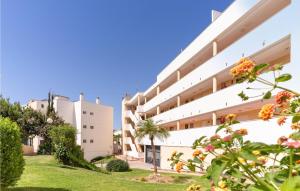 Vonkajšia záhrada v ubytovaní Beautiful Apartment In Benalmádena