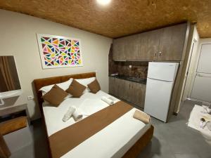 Tempat tidur dalam kamar di Full Moon Apartments