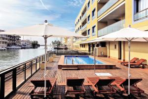 Бассейн в Pierre & Vacances Empuriabrava Marina или поблизости