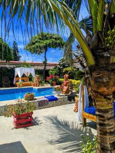 a resort with a palm tree and a swimming pool at The Cottages by the Sea in San Clemente