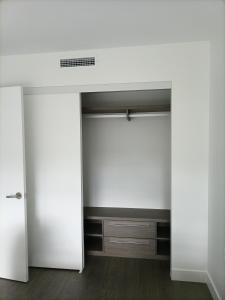 2BR Cozy Bright New apart Near Skytrain