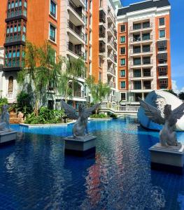 Bygningen som lejligheden ligger i + 6 billeder