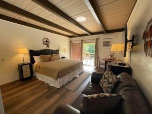 Gallery image of Riverfront Lodging in Shady Cove
