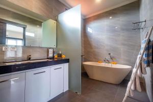 Ein Badezimmer in der Unterkunft Villa Alhena