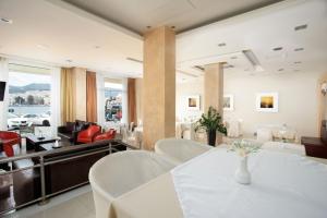 Foto de la galería de Blue Sea Hotel en Mitilene