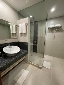 Koupelna v ubytování Days Hotel by Wyndham Iloilo